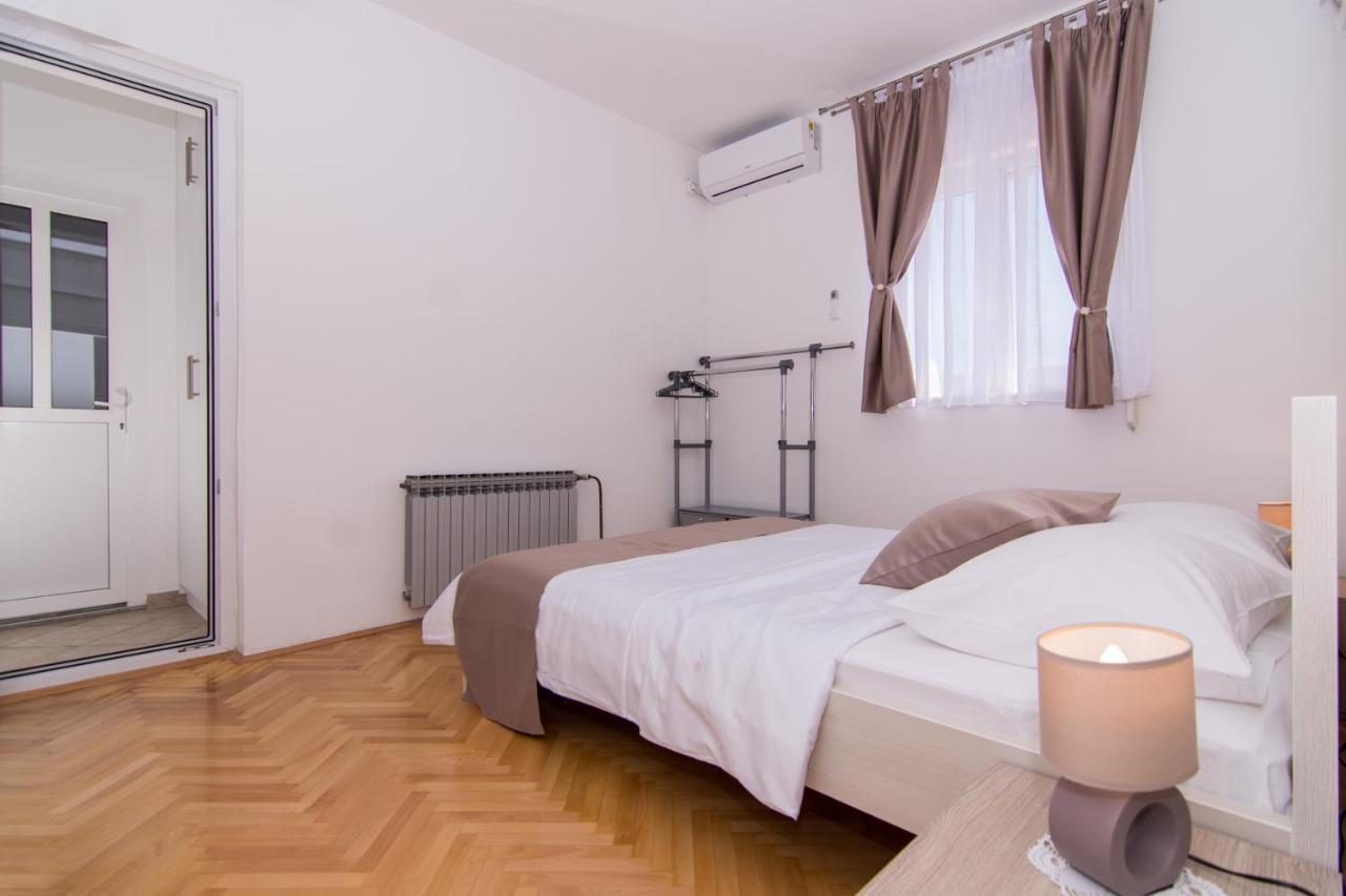 Apartmani Mlacic Donji Okrug  ภายนอก รูปภาพ
